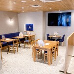 Sizenn Syoku Cafe&Bar Yurari - 2人掛け、4人掛けのテーブル席です。