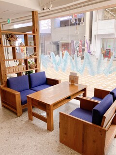 Sizenn Syoku Cafe&Bar Yurari - ゆっくりくつろげるソファ席です。