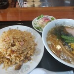 Yoko Chan Tei - 醬油拉麵與大碗炒飯套餐1200日圓。