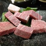 Itamae Yakiniku Isshou - ●夕食、単品。中瓶B 600X3+付出ｷｬﾍﾞﾂ300+豆ﾓﾔｼ350+ｼｬﾄｰﾌﾞﾘｱﾝｽﾃｰｷ3850+ﾊﾗﾐ1580+上ﾐﾉ980+石焼ﾋﾞﾋﾞﾝﾊﾞ1080+ｼﾞｪﾗｰﾄ440=10,410円 