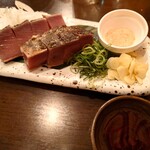 Warayaki Goya Izakaya Tawaraya - 鰹の藁焼き(並)♪