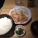 Taishuu Shokudou Tengu Dai Horu - 豚の生姜焼き定食 935円 ご飯特盛無料
