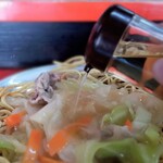 新ちゃん - かたい焼そば　投入！