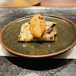 きう - ◆太刀魚（神奈川・小柴）の辛味大根ポン酢と黒七味がけ