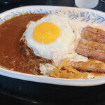 ボギィ - 本日のイチ押しカレー、牛ステーキ目玉焼き付き