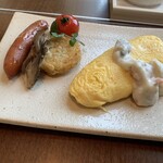 セント レジス ホテル - シーフードオムレツ 　魚介類のホワイトソース