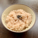 バルバルキッチンアメリ - いつものごはん
      今日も黒胡麻がかかっている。