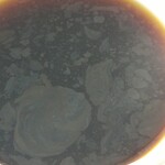 キッチン ブルー グローブ - 更にアップ、琥珀でしょうか？、余り気にせずに飲みます。