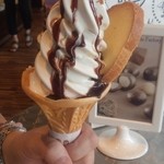 軽井沢チョコレートファクトリー東京ラスク - チョコソフト再食！今年からはシュガーラスクが新たにトッピング(^-^)