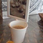 軽井沢チョコレートファクトリー東京ラスク - 昨年飲めなかった「無料コーヒー」
アイス、ホット両方あり！