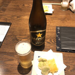 蕎麦小路 さわらび - サッポロ黒ラベル 中瓶、そら豆の天ぷら