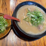 豚旨 うま屋 ラーメン - 