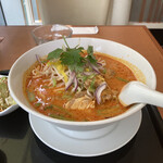 バンコクキッチン - カオソーイガイ。