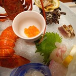 天宿の杜 桂月 - お造り（ハマチ、鯛、サザエ、イクラ、鰹のたたき）