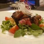 小菜一碟 - ・剣先イカと揚 ・和牛モモとアボカドのサイコロステーキ 