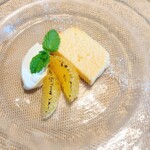 La Brianza - グランマニエ甘夏炙りスフレチーズケーキ。