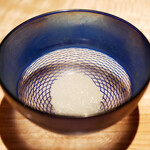 膳処末富 - ●デザート：レモンのジュレ
      天然水、レモン、砂糖のみで仕立てたジュレ。