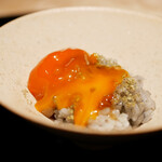 膳処末富 - 卵黄のねっとりと濃厚な弾け、しっとり広がる旨味が包み込む！