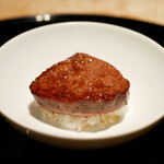 膳処末富 - ●牛ヒレ丼
      玉ねぎを焦がしながら焼き上げてあります。