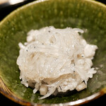 膳処末富 - しらすのほんのりとしたほろ苦さが薪の香りと交わり、最高の一膳を感じさせる。