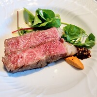 La Brianza - 鹿児島県産サカエヤ手当て黒毛和牛40日間くらいだったかな(うろ覚え)熟成サーロイン炭火焼きロメスコソースタスマニア産粒マスタード。この日もMさん火入れ、バッチリ美味しくて嬉しかった〜(*˘︶˘*).｡