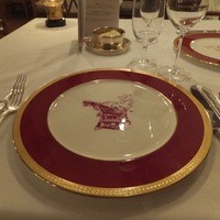ダイニングルーム - ディナーコースは２種類。白樺（12,600円）と神河内（14,700円）は前菜２品とデザートは共通。魚と肉料理が異なるそれぞれ５品。