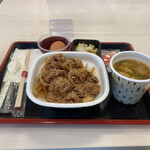 すき家 - 料理写真:何故、食器がテイクアウト用の容器なんだろう？