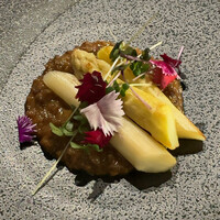 NoruraDa - ホワイトアスパラガスを黒タンの肉味噌で。素晴らしい肉味噌。白ご飯が欲しくなる。