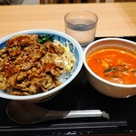 Yakitatenokarubi - カルビ丼大690円 ユッケジャンスープ(小)セット290円 