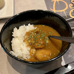 シュラスコ&ビアレストラン ALEGRIA - コース料理付属のカレーライス ※サイズは「大盛」「中盛」「小盛」から選べます。写真は「小盛」。
            2023年5月26日