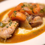 Aux delices de dodine - 本日のランチ 1000円 の鶏もも肉のトマト煮込み