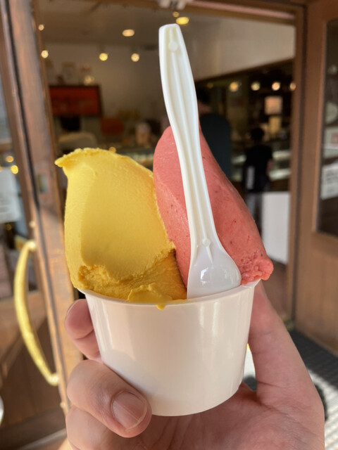 YOSHI YOSHI - Hassamu Minami/Gelato,Ice cream | Tabelog