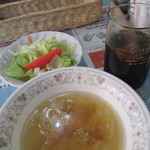 ランチのスープとサラダ
