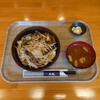 Sumibiyakinikutempuu - ●飛騨牛焼肉丼（味噌汁、漬物付き）880円
                （ご飯大盛りに変更）
                
                ■ご飯大盛りは無料だった＼(^o^)／
                　ありがたいねえ❕