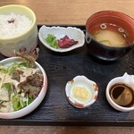 山田錦の館　にしき亭 - サラダ、ごはん、みそ汁、漬物
