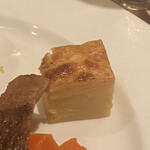 狐狸庵 - 付け合せのじゃがいものミルフィーユ♪
      これも毎回楽しみ過ぎて…超ウマウマ♡