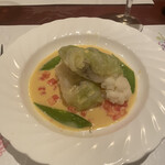狐狸庵 - ☆真鯛の春キャベツ包み サフランソース
      ソースも絶妙な酸味があり、真鯛に凄く合う♪
      余ったソースは、フランスパンに付けて食べました♡