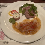 狐狸庵 - 俺は甲殻類アレルギーな為、牛肉のテリーヌに変更してくれました♪
      お気遣いありがとうございます！
      ヒラメのカルパチョ最高でした♡