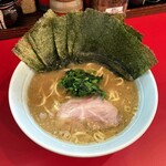 たま家 - ラーメン830円麺硬め。海苔増し100円。