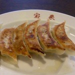 宝来 - 餃子、５個で一人前らしい。