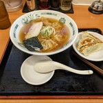 Hidakaya - 中華そば＋３個餃子。このあと生ビールを頂きました(^^ゞ