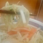 たんめん亭 妙見店 - 〈たんめん〉麺は白っぽく野菜多めですミャ
