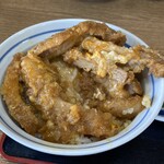 東華ファミリー 日田店 - カツを食べても食べてもご飯が見えてこない。