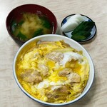 鳥小 - 親子丼は御新香・味噌汁付きで950円！
