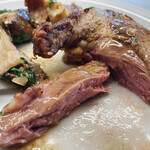 ル パッサージュ プール ドゥ - 鳩を丸まま一羽ポアレするのが秘訣らしいです