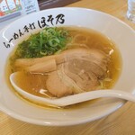 Ramen Teuchi Hosono - このスープも特徴的です。久しぶりに甘みを効かせたスープにありつけました。美味しいですよ、この甘味。支那竹は出しゃばらないで麺とスープを引き立てるやつです。支那竹特有の匂いは仄(ほの)かでお味も控えめ。