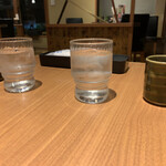 Ishiyaki Suteki Zei - お冷と熱いお茶先に来る