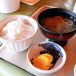高松グランドカントリークラブ - ご飯、味噌汁、漬物