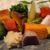 日本料理 別府 廣門 - 八寸【2】
                ⑰鹿肉⑱スモークサーモン⑲切干大根⑳金時人参㉑大蒜の芽㉒蕗の軸のお浸し㉓干し椎茸㉔赤蕪酢漬け㉕塩トマト寄せ㉖ちりめんの擂り身寄せ㉗野菜色々お浸し㉘厚焼き玉子㉙蘇(そ)㉚川海と自然薯のお団子