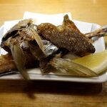 や台ずし - 「魚の骨皮せんべい」（219円）